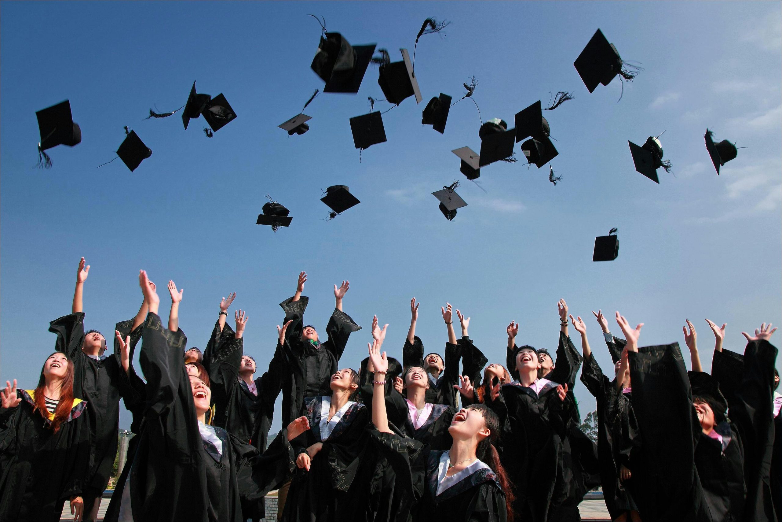 Graduating hat throw